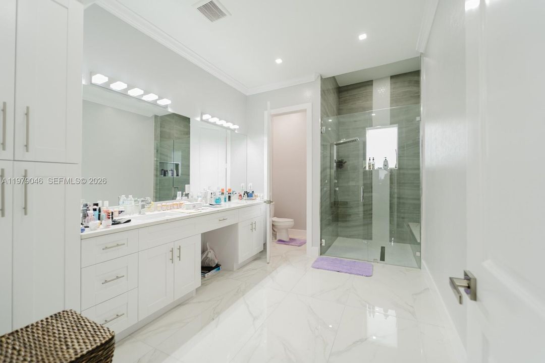En Venta: $748,000 (3 camas, 2 baños, 2196 Pies cuadrados)