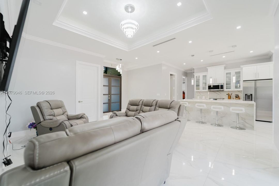 En Venta: $748,000 (3 camas, 2 baños, 2196 Pies cuadrados)