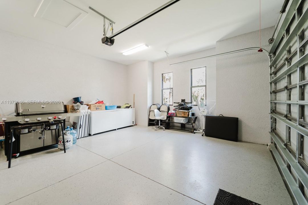 En Venta: $748,000 (3 camas, 2 baños, 2196 Pies cuadrados)