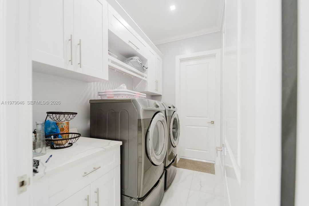 En Venta: $748,000 (3 camas, 2 baños, 2196 Pies cuadrados)