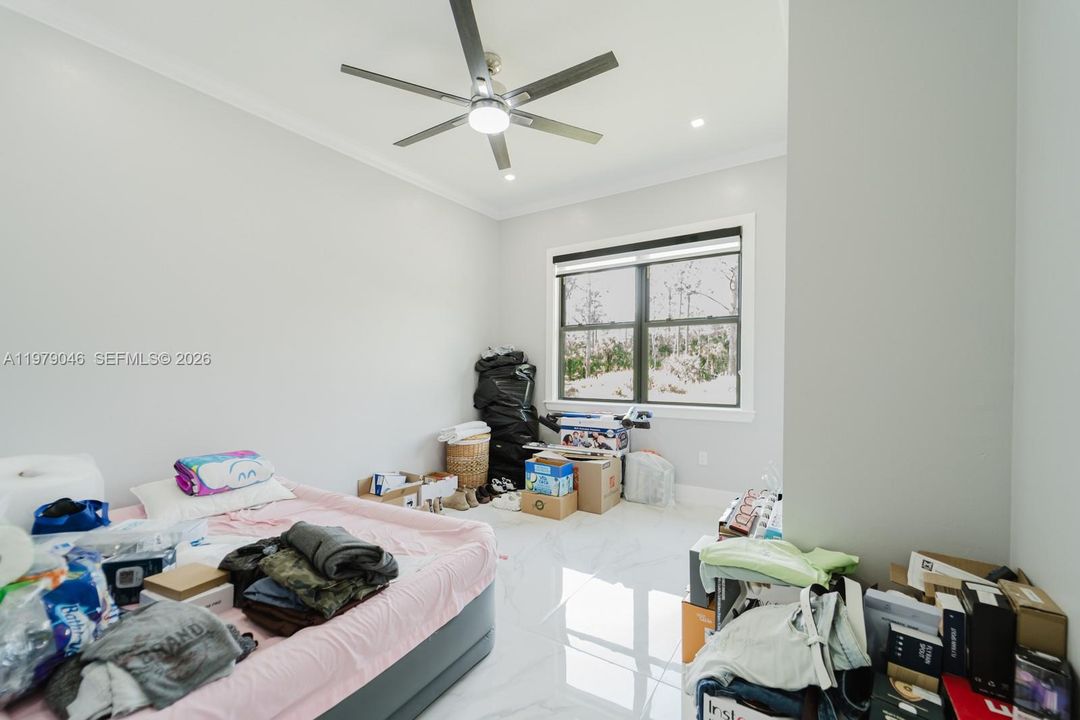 En Venta: $748,000 (3 camas, 2 baños, 2196 Pies cuadrados)