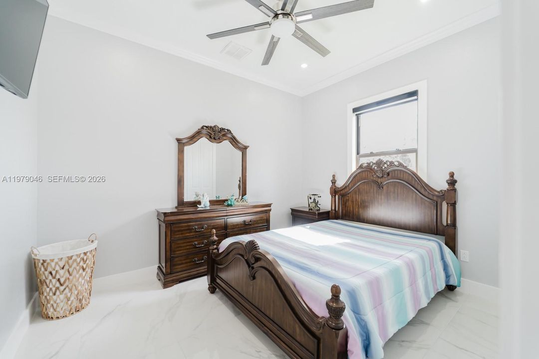 En Venta: $748,000 (3 camas, 2 baños, 2196 Pies cuadrados)