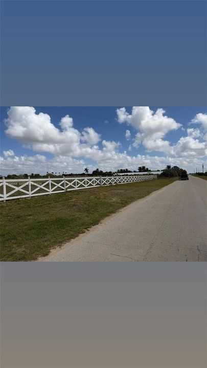 На продажу: $900,000 (2.62 acres)