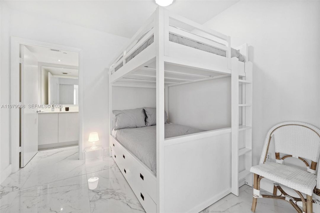 В аренду: $18,000 (2 спален, 3 ванн, 2065 Квадратных фут)