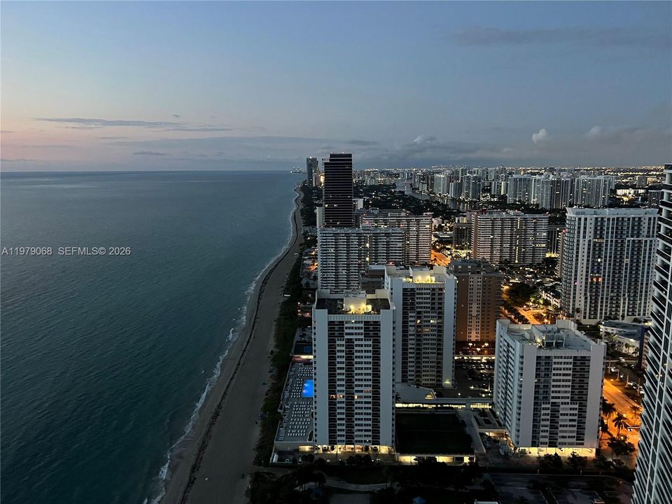 В аренду: $18,000 (2 спален, 3 ванн, 2065 Квадратных фут)