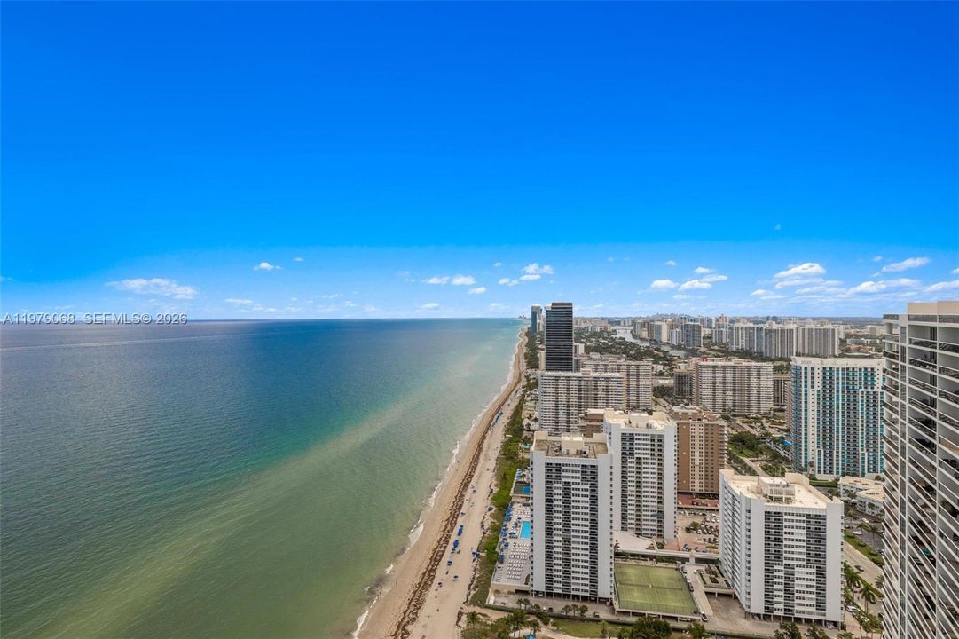 В аренду: $18,000 (2 спален, 3 ванн, 2065 Квадратных фут)