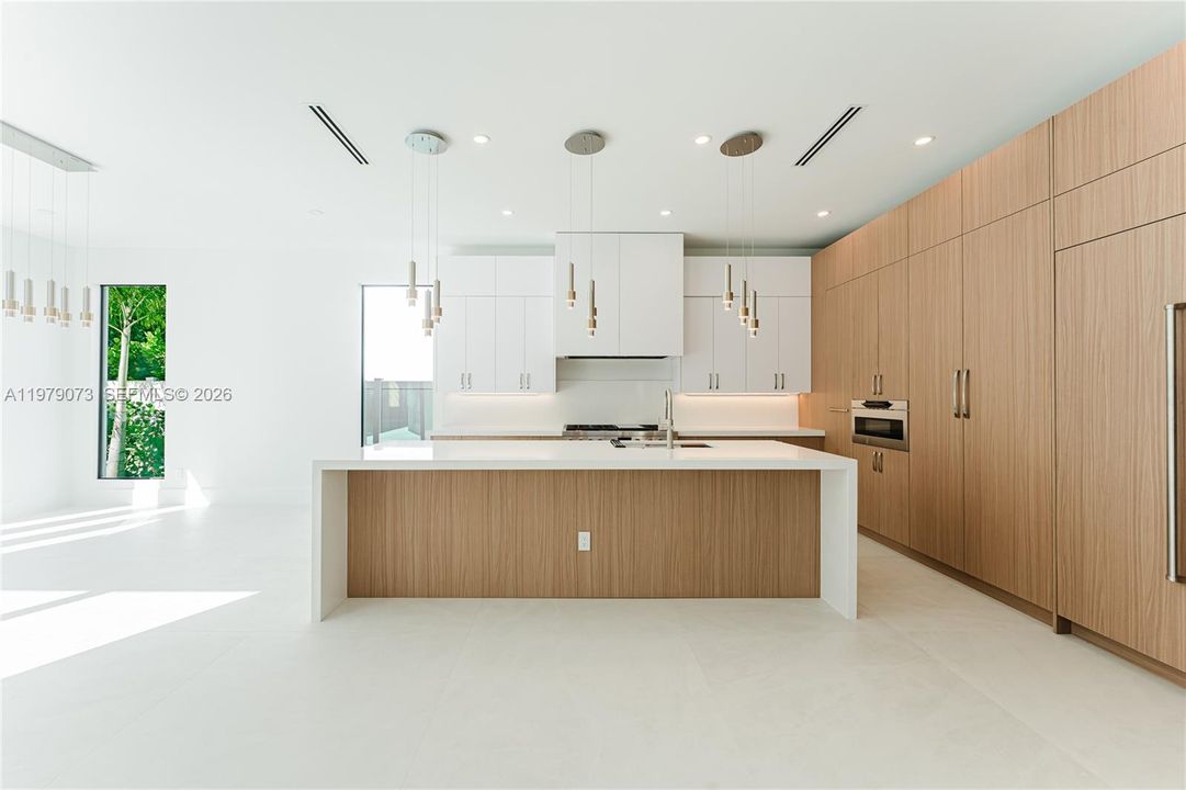 Recently Rented: $25,000 (5 beds, 5 baths, 4425 Square Feet)