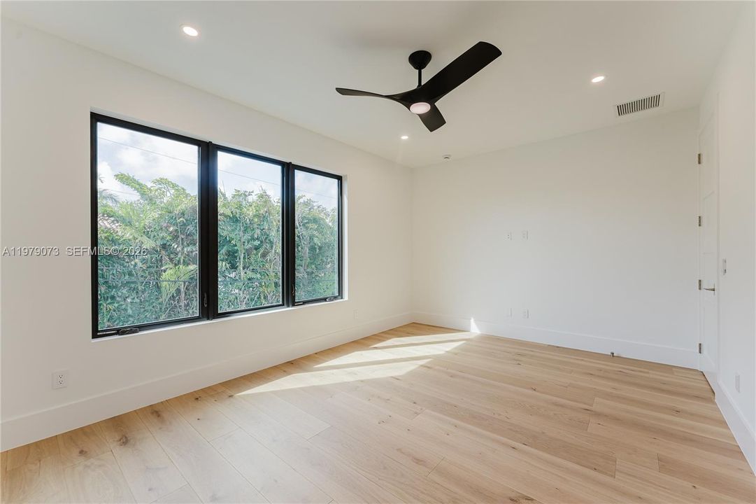 Recently Rented: $25,000 (5 beds, 5 baths, 4425 Square Feet)
