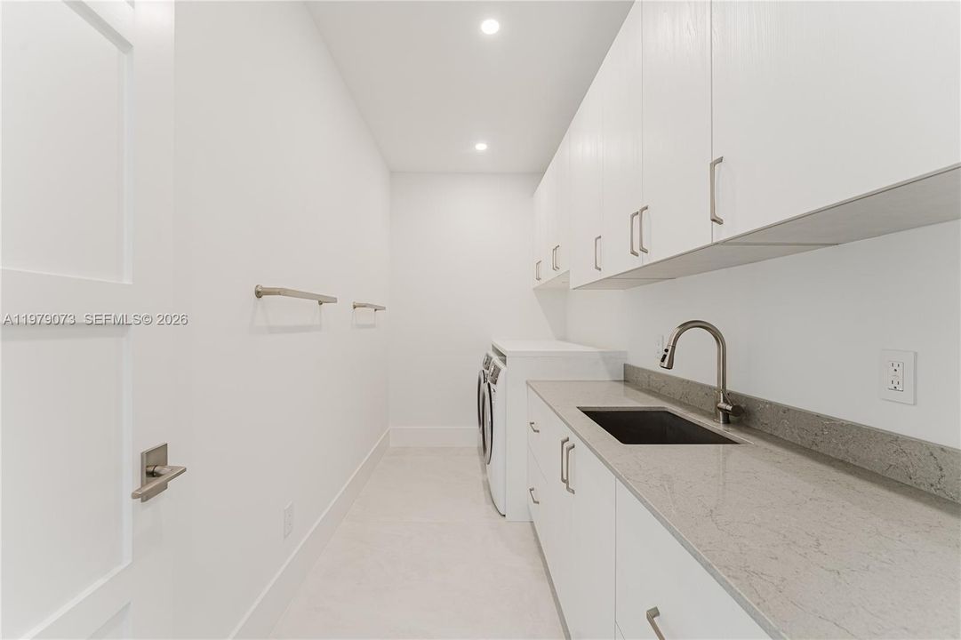 Recently Rented: $25,000 (5 beds, 5 baths, 4425 Square Feet)