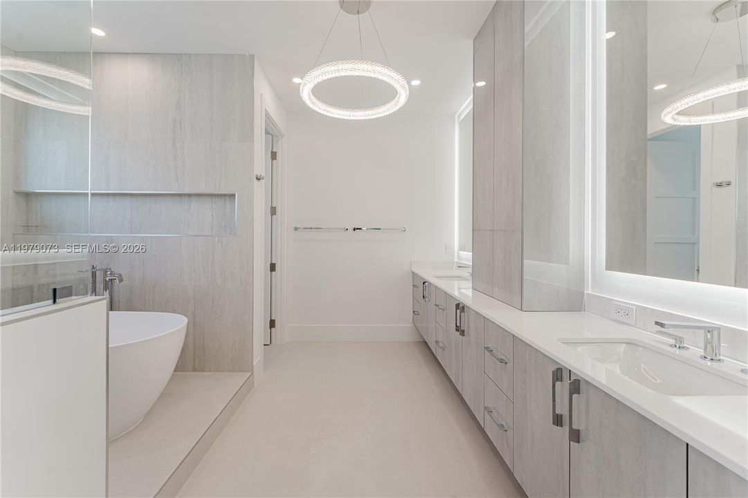 Recently Rented: $25,000 (5 beds, 5 baths, 4425 Square Feet)