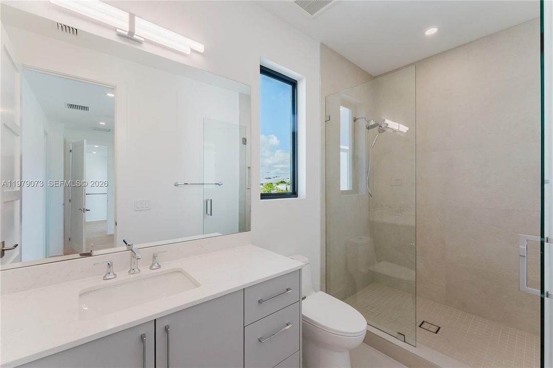 Recently Rented: $25,000 (5 beds, 5 baths, 4425 Square Feet)