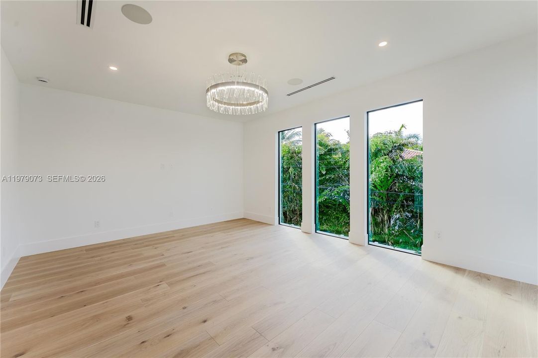 Recently Rented: $25,000 (5 beds, 5 baths, 4425 Square Feet)