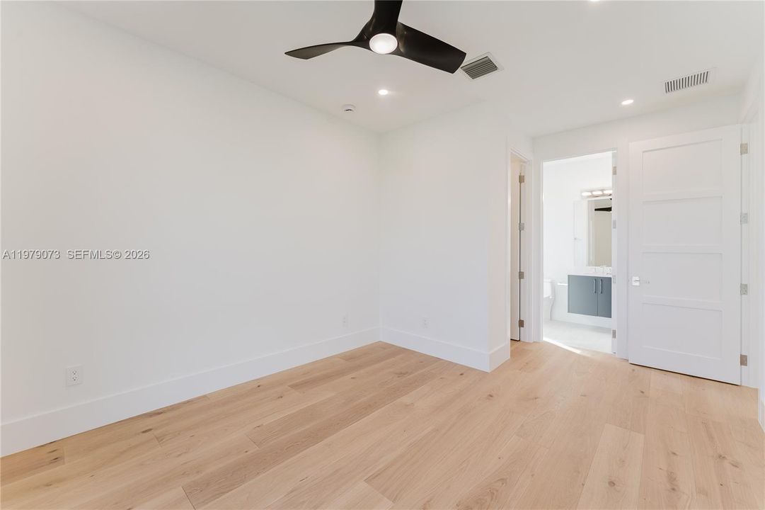 Recently Rented: $25,000 (5 beds, 5 baths, 4425 Square Feet)