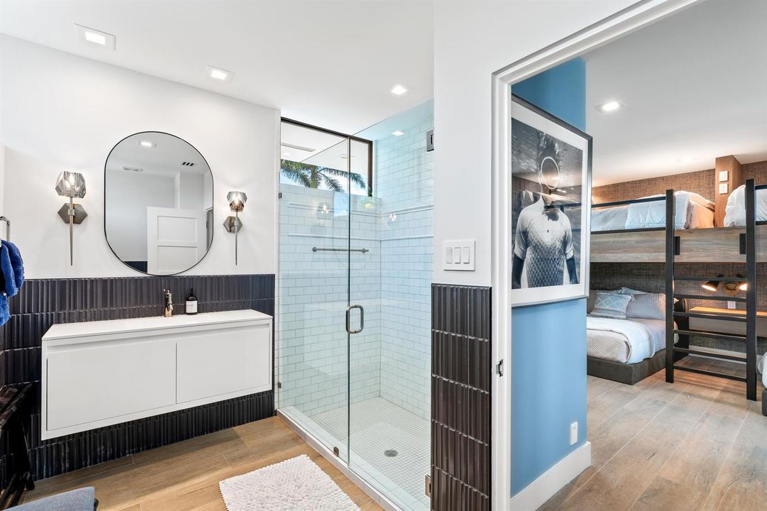 mls_BATHROOM_1_WIDE_DT