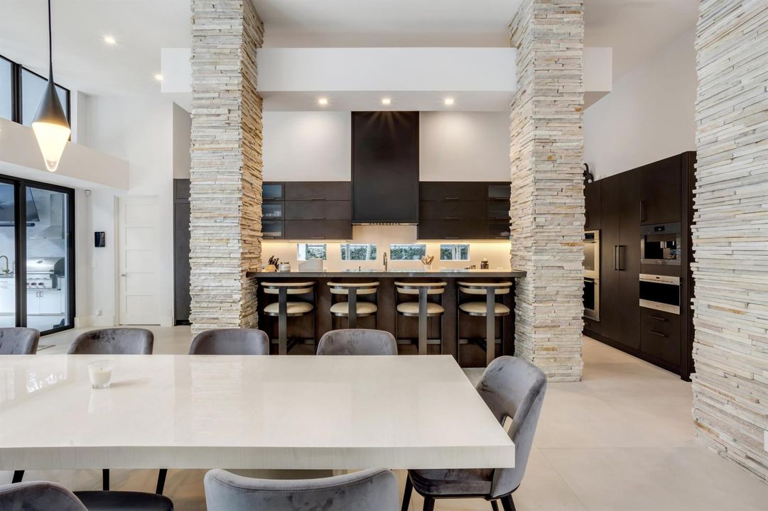 mls_DINING_TO_KITCHEN_EB