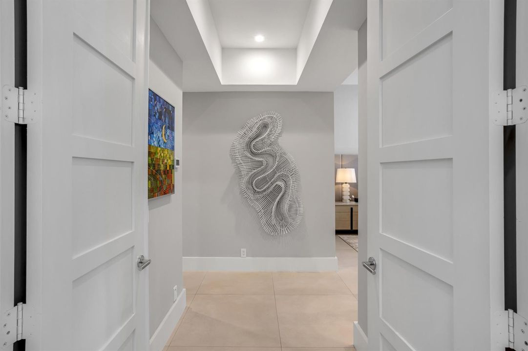 mls_PRIMARY_FOYER_EB
