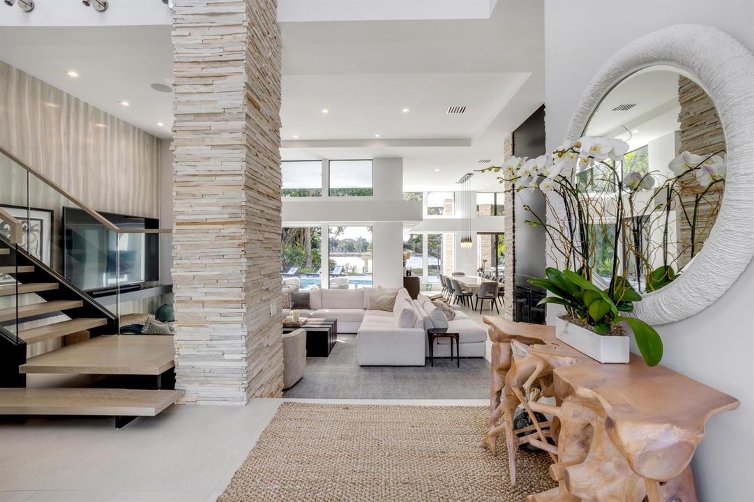 mls_FOYER_STRAIGHT_2_EB