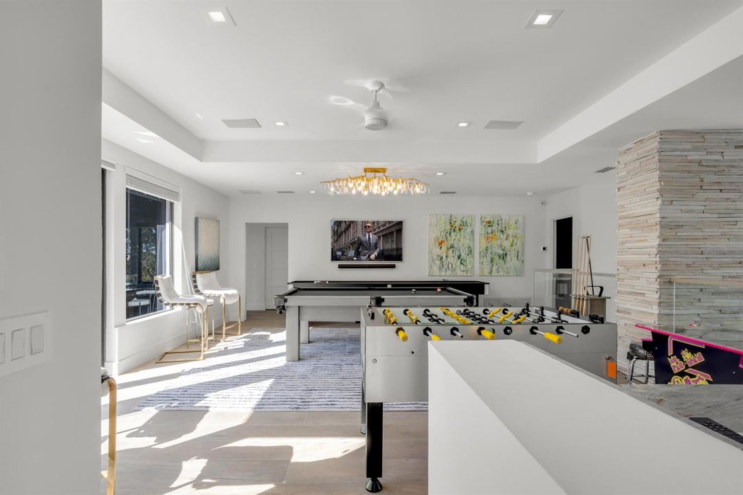 mls_CLUBROOM_STRAIGHT_EB