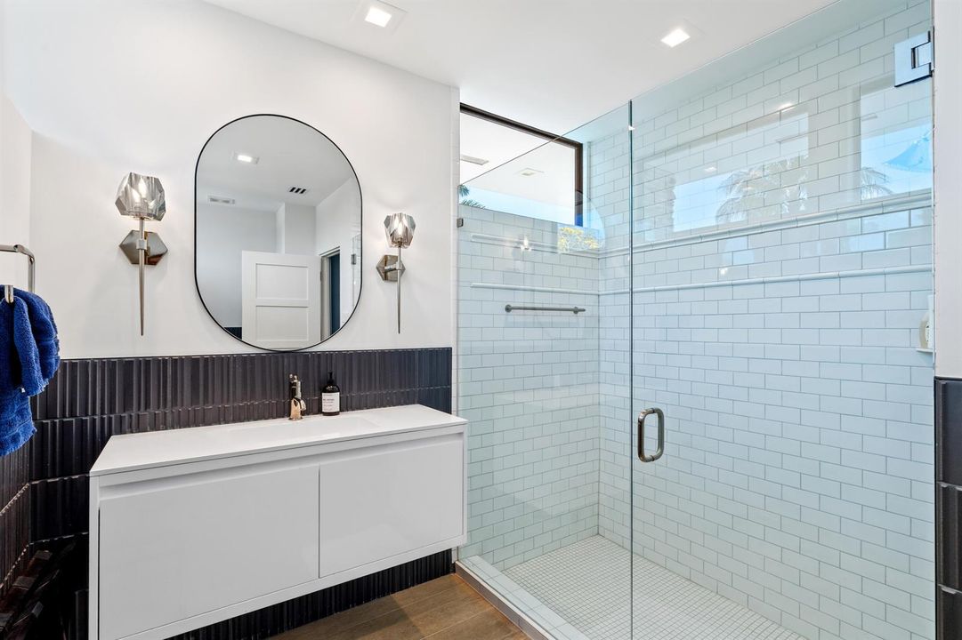 mls_BATHROOM_1_DT