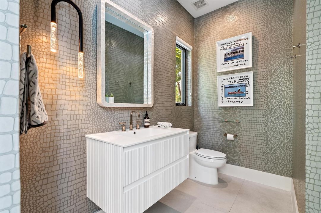 mls_POWDER_ROOM_DT
