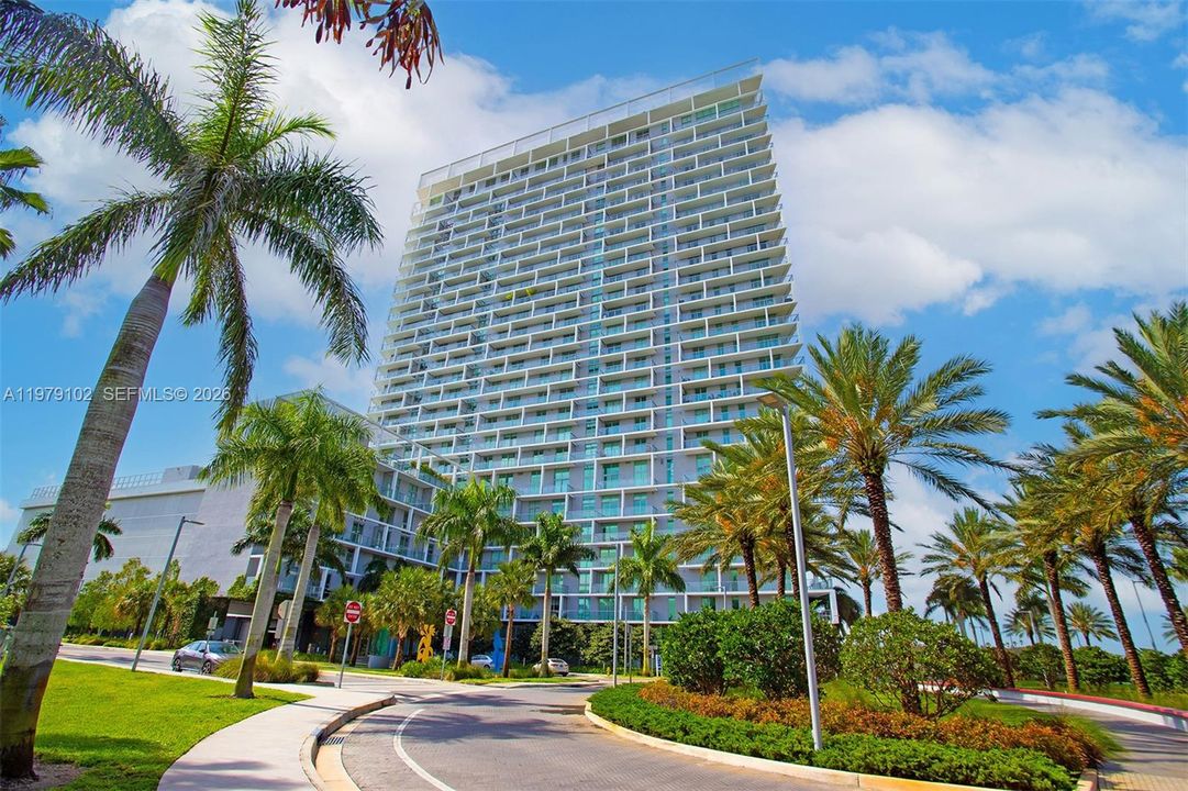 For Sale: $1,350,000 (3 beds, 3 baths, 1757 Square Feet)