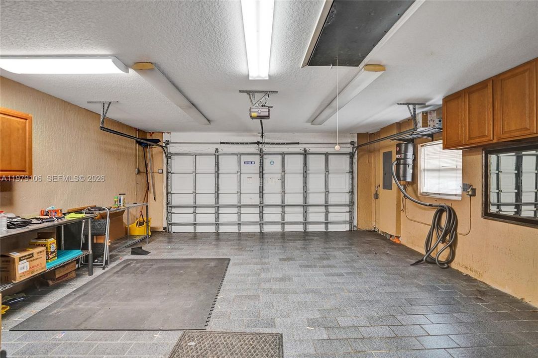 合同活跃: $669,998 (4 贝兹, 2 浴室, 2110 平方英尺)