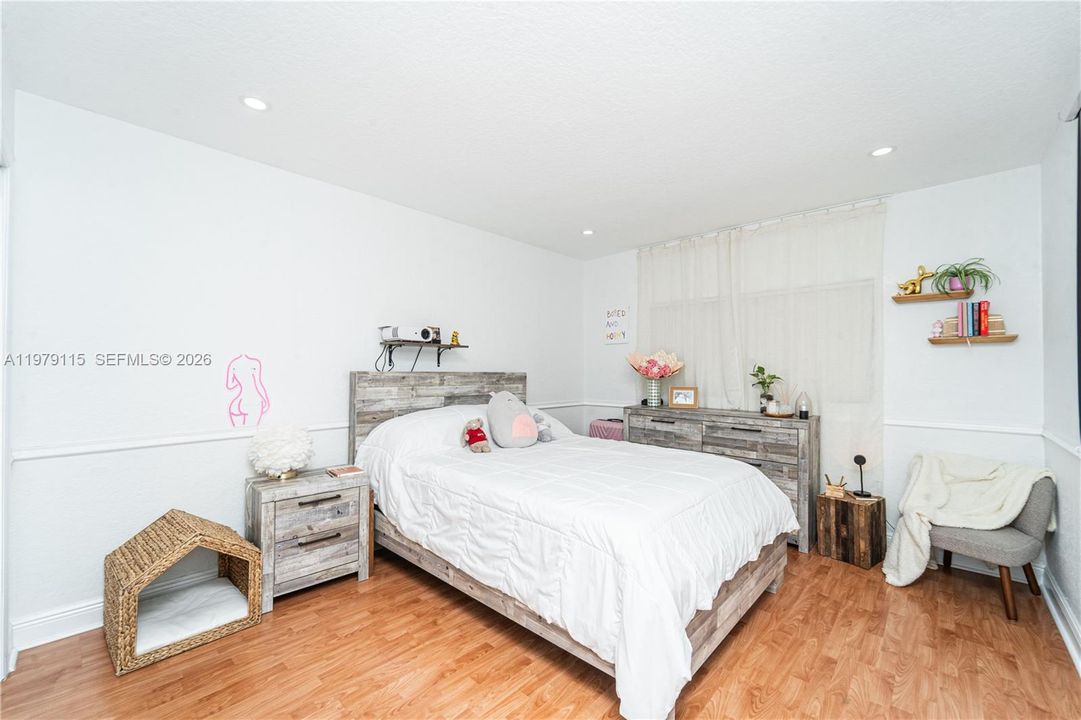 For Sale: $875,000 (4 beds, 2 baths, 1806 Square Feet)