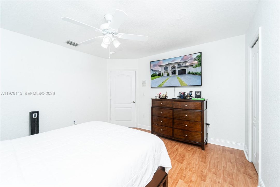 For Sale: $875,000 (4 beds, 2 baths, 1806 Square Feet)