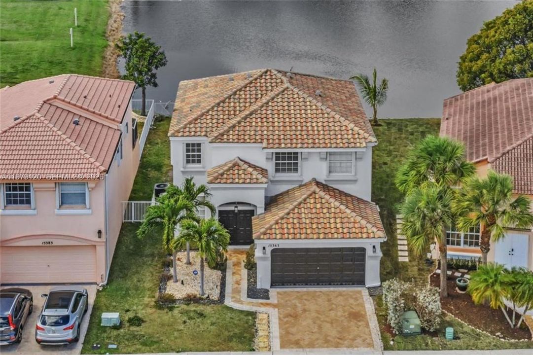 Под контрактом: $4,700 (4 спален, 2 ванн, 2488 Квадратных фут)