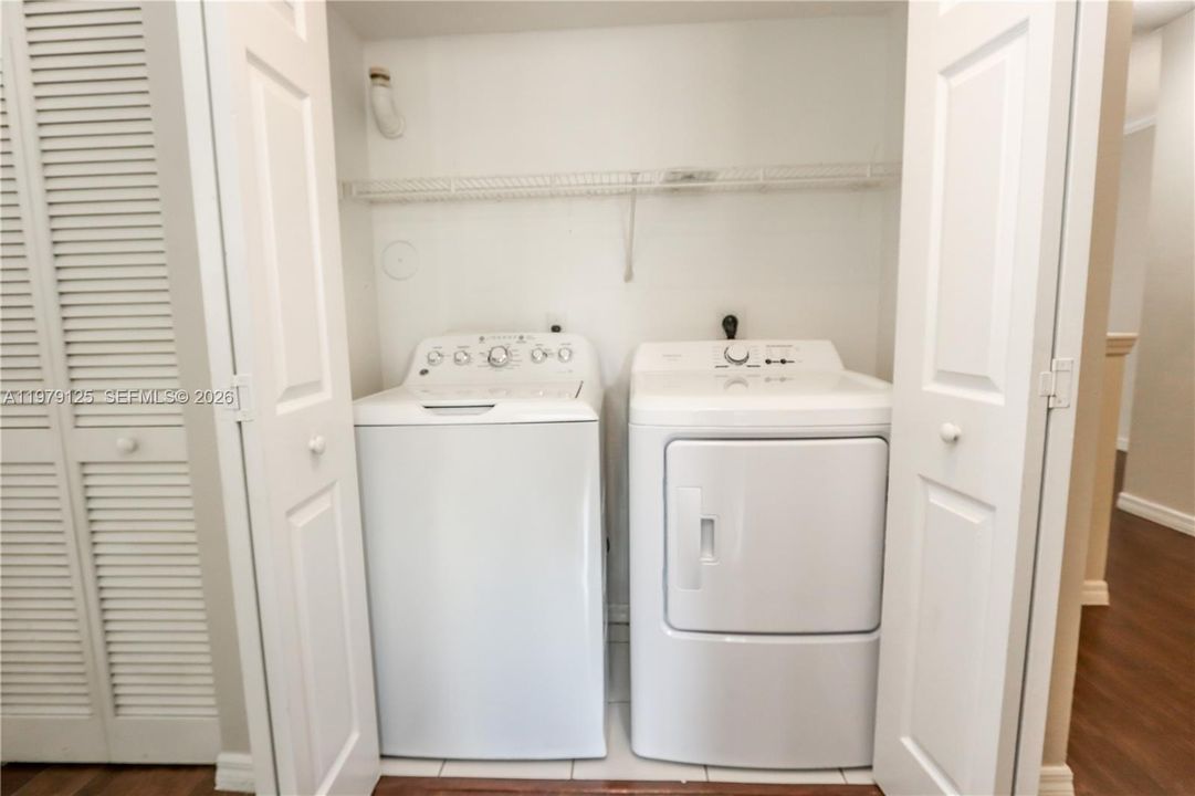 For Sale: $390,000 (3 beds, 2 baths, 1450 Square Feet)