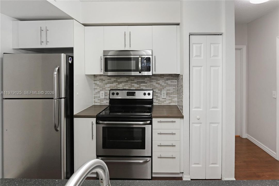 For Sale: $390,000 (3 beds, 2 baths, 1450 Square Feet)