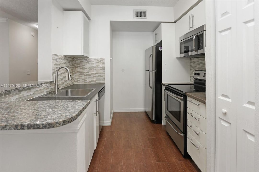 For Sale: $390,000 (3 beds, 2 baths, 1450 Square Feet)