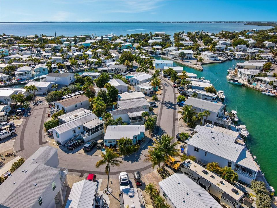For Sale: $375,000 (2 beds, 1 baths, 726 Square Feet)