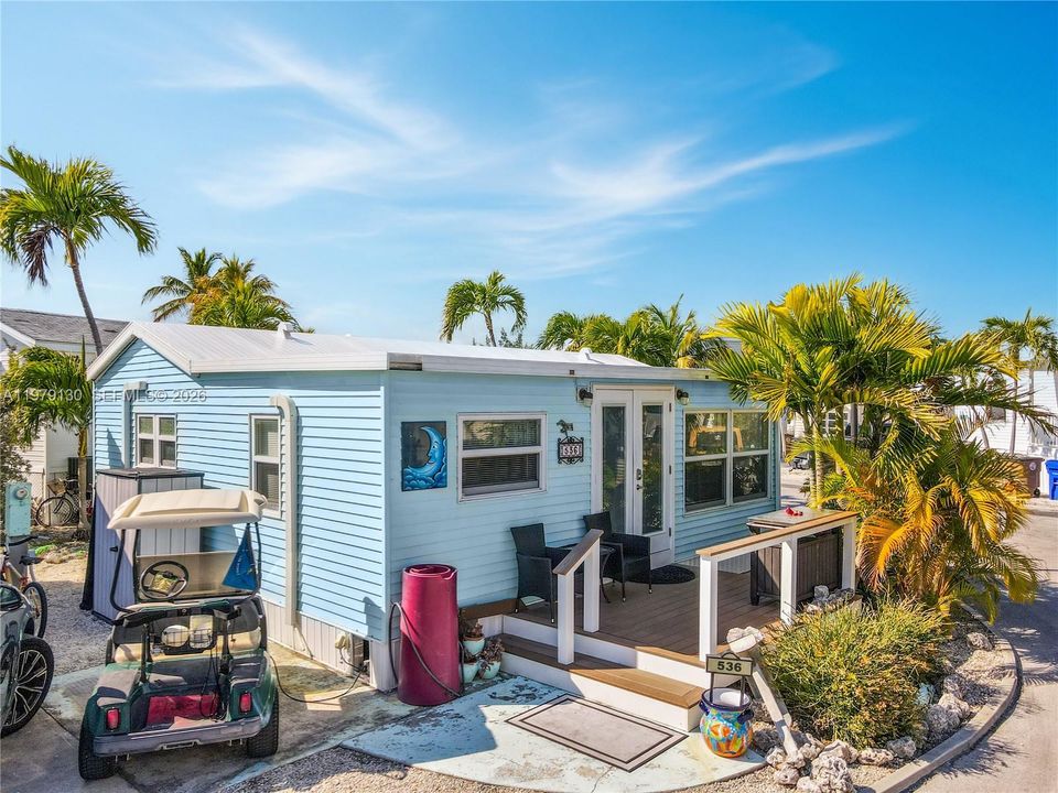 For Sale: $375,000 (2 beds, 1 baths, 726 Square Feet)