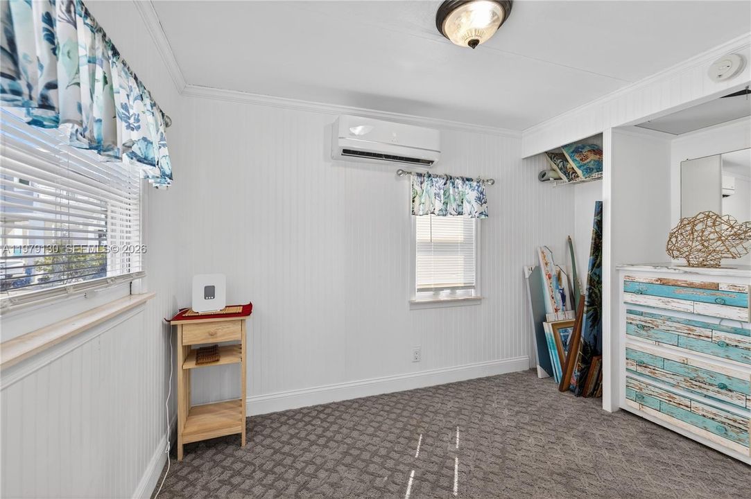 For Sale: $375,000 (2 beds, 1 baths, 726 Square Feet)
