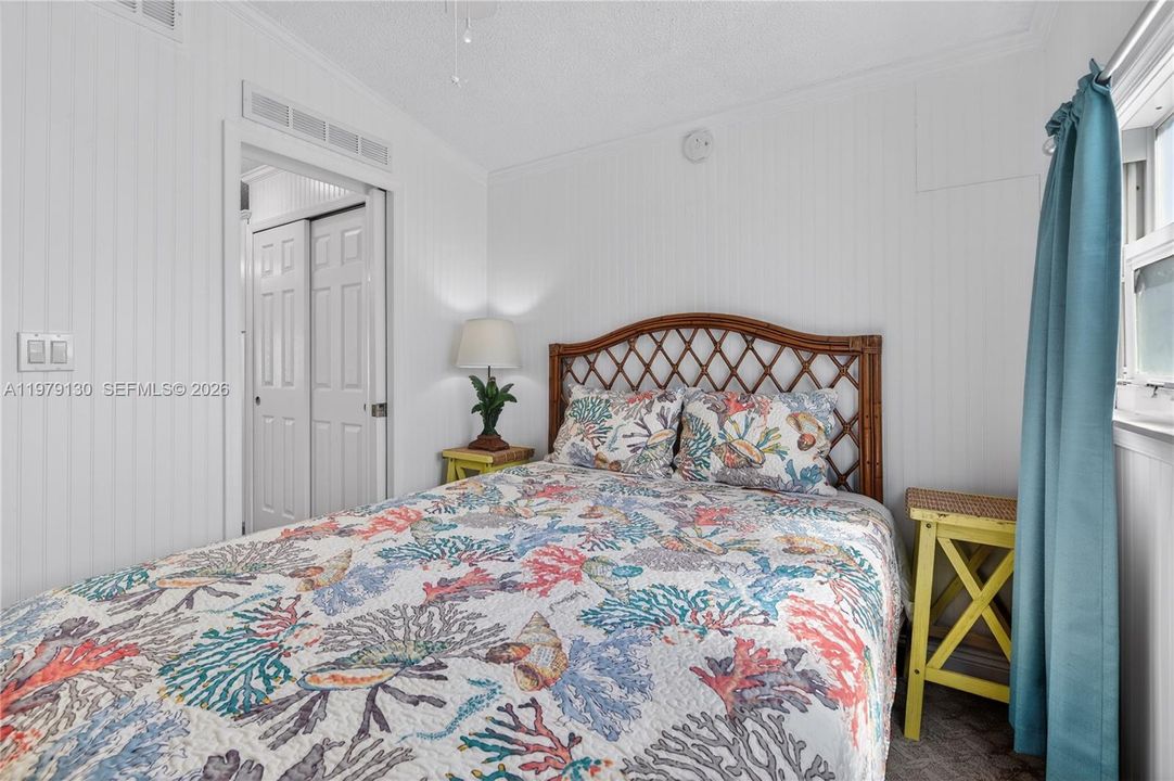 For Sale: $375,000 (2 beds, 1 baths, 726 Square Feet)