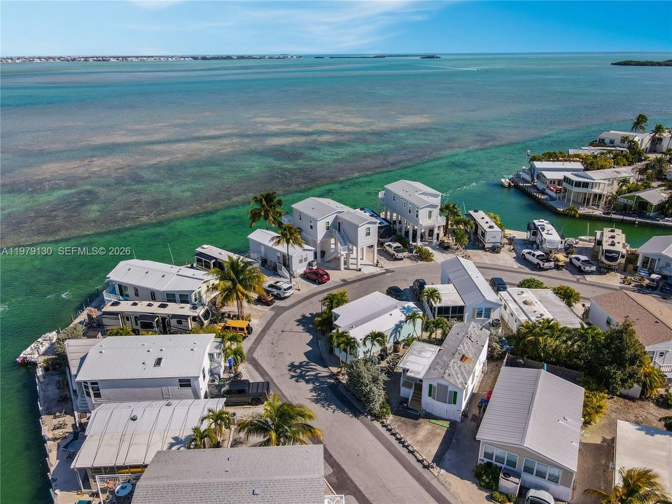 For Sale: $375,000 (2 beds, 1 baths, 726 Square Feet)