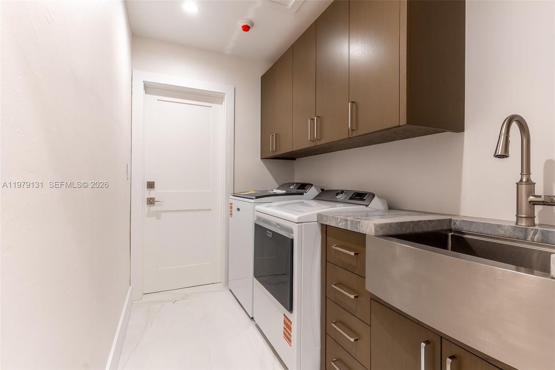 For Sale: $1,690,000 (4 beds, 3 baths, 2364 Square Feet)