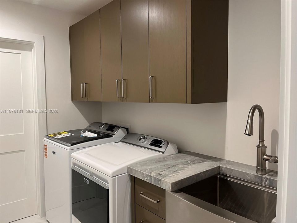 For Sale: $1,690,000 (4 beds, 3 baths, 2364 Square Feet)