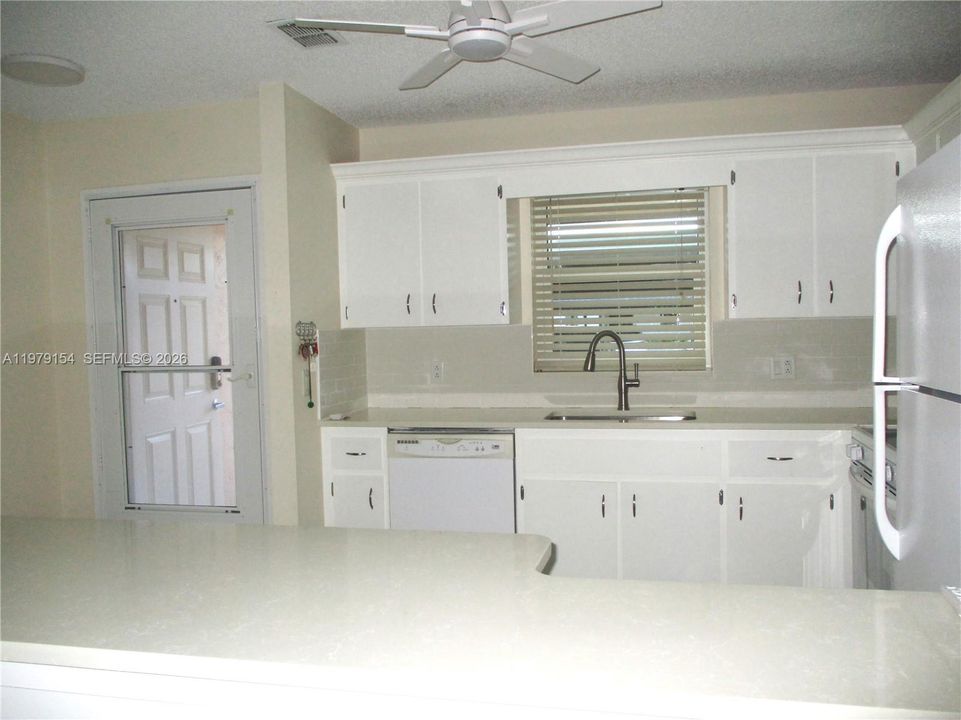 THE COUNTERTOP DIVIDING THE LIVING/DINING AREA