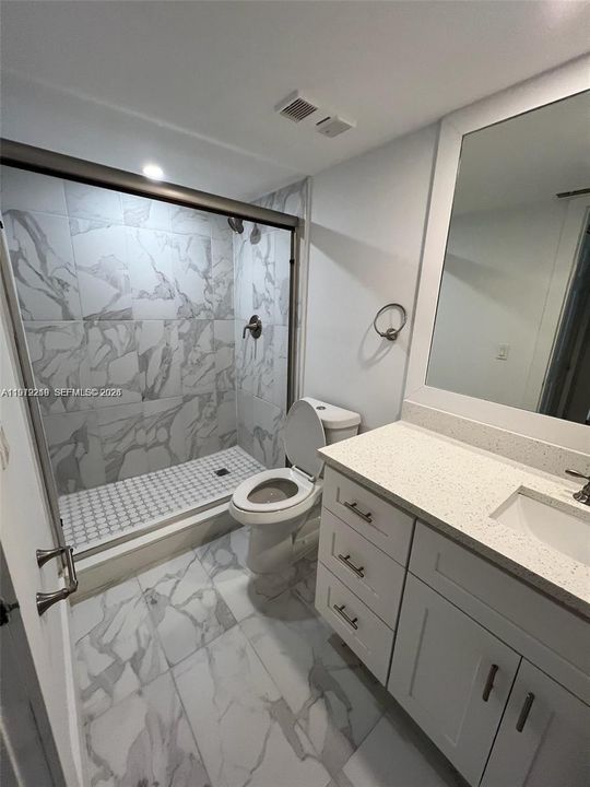 Activo con contrato: $235,000 (2 camas, 2 baños, 975 Pies cuadrados)