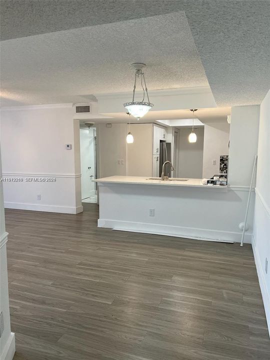 Activo con contrato: $235,000 (2 camas, 2 baños, 975 Pies cuadrados)