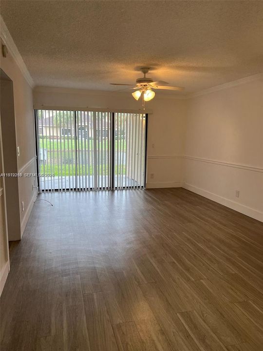 Activo con contrato: $235,000 (2 camas, 2 baños, 975 Pies cuadrados)