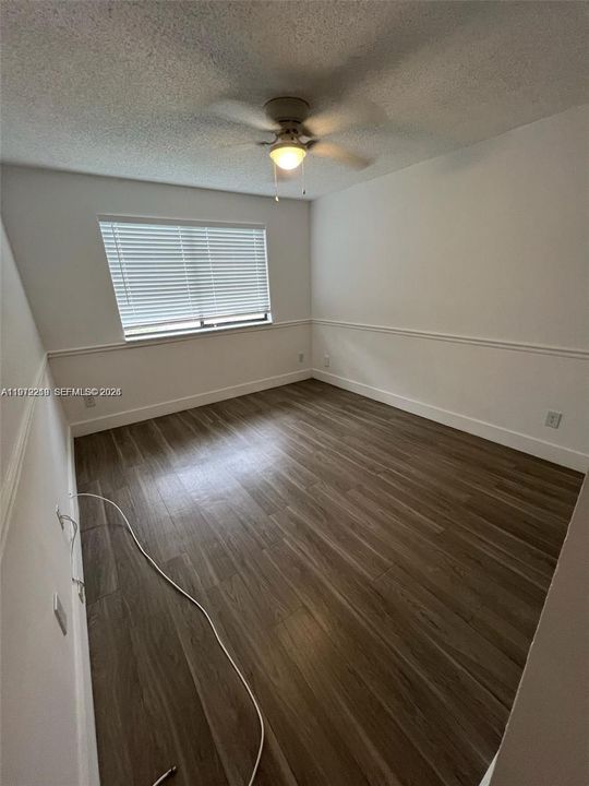Activo con contrato: $235,000 (2 camas, 2 baños, 975 Pies cuadrados)