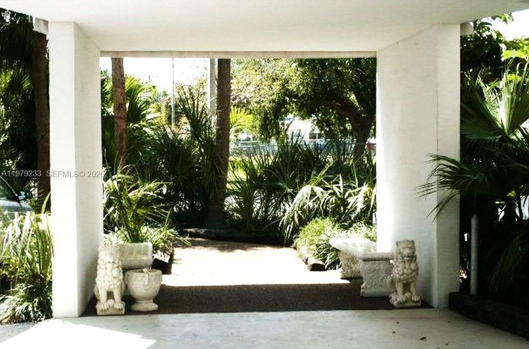 Covered building entrance