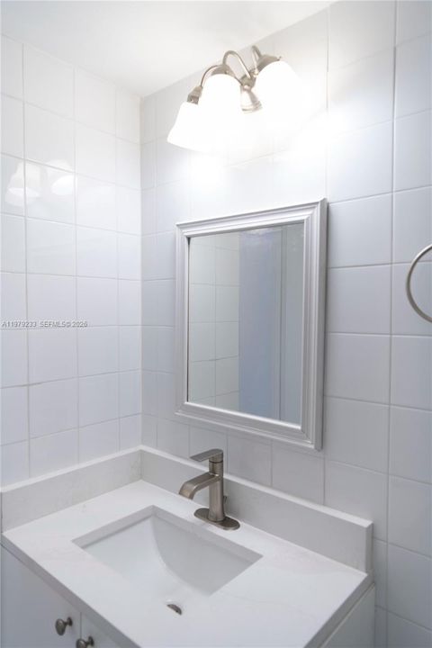 Guest bath with floor to ceiling tile