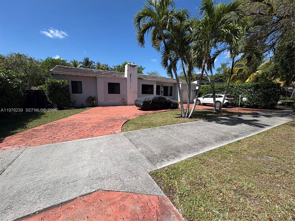 For Sale: $842,000 (3 beds, 1 baths, 1569 Square Feet)