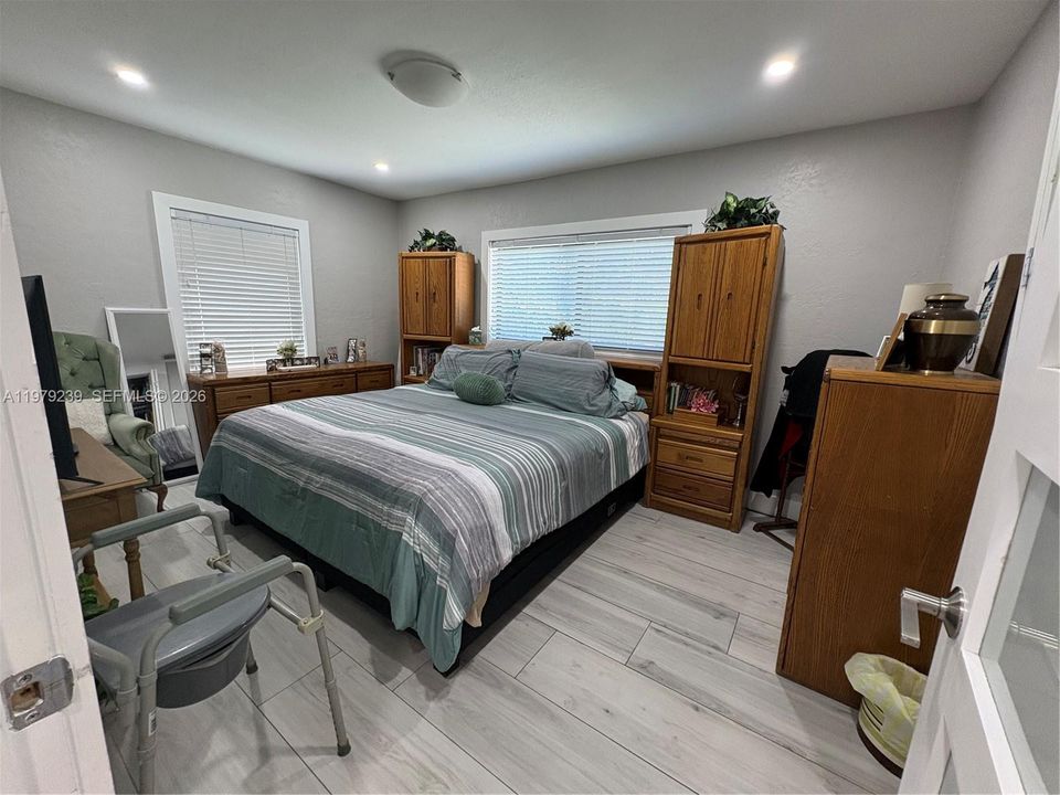 For Sale: $842,000 (3 beds, 1 baths, 1569 Square Feet)