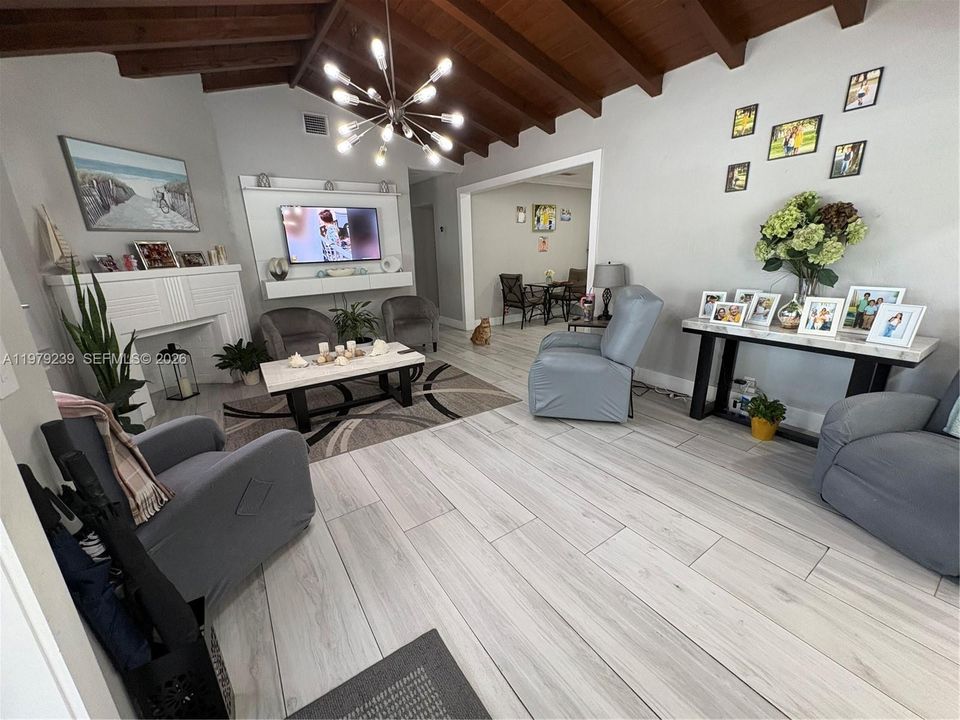 For Sale: $842,000 (3 beds, 1 baths, 1569 Square Feet)