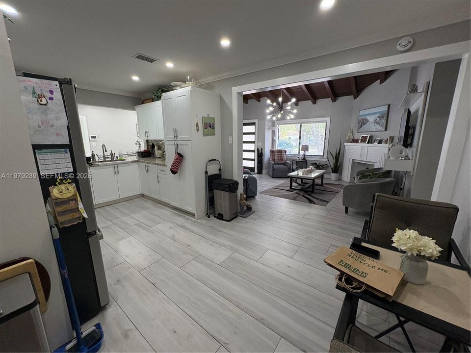 For Sale: $842,000 (3 beds, 1 baths, 1569 Square Feet)